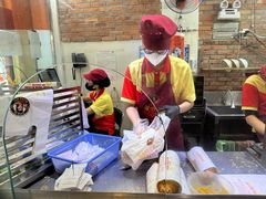 -Bánh Mì Huynh Hoa