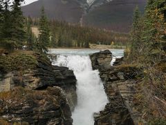 -阿萨巴斯卡瀑布观景点