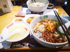 -呷佬·长沙手工米粉(金沙江路店)