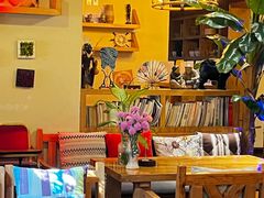 -月亮眼花园餐厅书吧酒吧