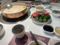 -洪氏嗨捞·广东猪肚鸡·椰子鸡火锅(西咸万象城店)