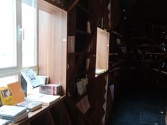 -钟书阁(松江泰晤士小镇店)