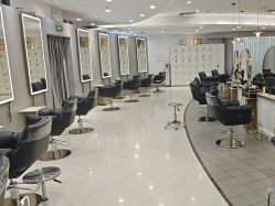 点击看大图 -八佰伴8008星级形象店