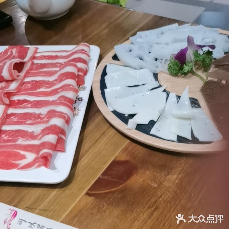 在宜川路上的一家不错的猪肚鸡店 已经来吃了很多次了