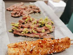 -何妹湿辣牛肉·粤式烧烤砂煲(桂雅路店)