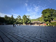 -峨眉山报国寺
