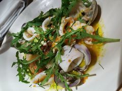 温热海鲜沙拉配牛油果-Mercato莫卡多露台餐厅与酒吧(K11店)