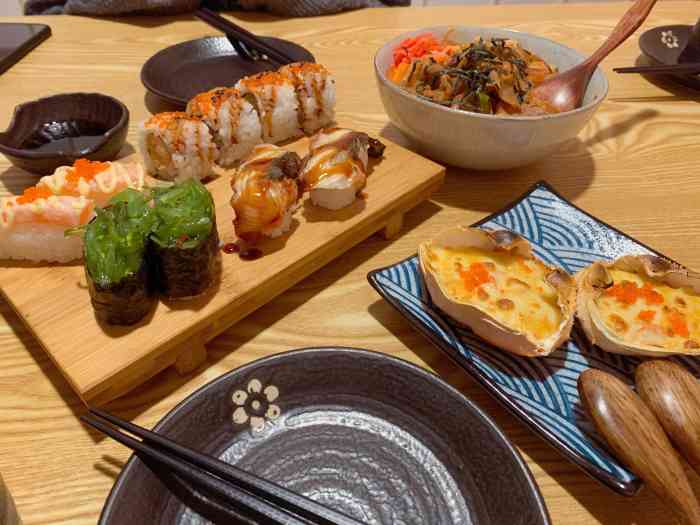 漫樱川町日料居酒屋-"食材很不新鲜,那个海鲜锅里面都是大白菜,.