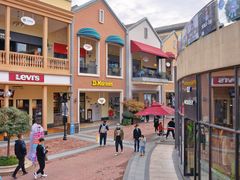 -王府井奥莱临潼小镇(临潼店)