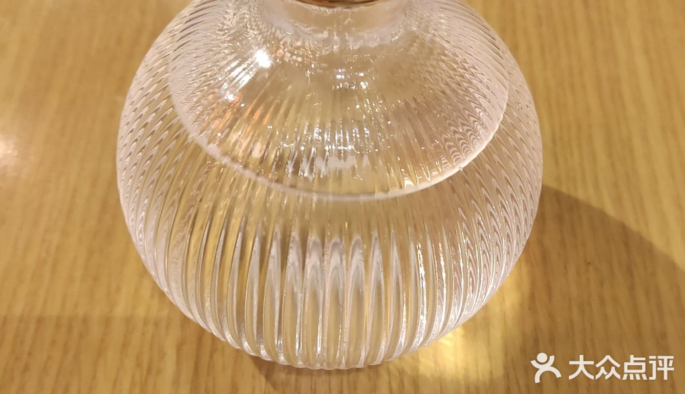 孤寒对影酒贪杯，如痴如醉如日料