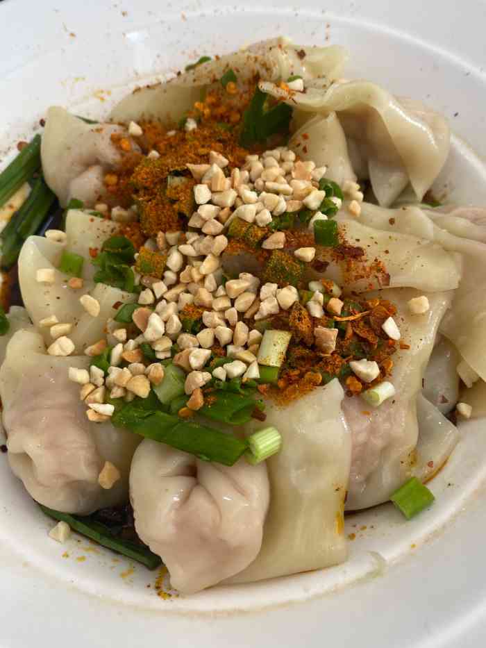 叶伟糊辣壳牛肉面(总店)-"冒着暴雨出门找吃的,看到这家店,彷佛在抖.