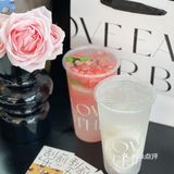 夏天当然要喝一杯BONJOUR的椰子水呀🥥