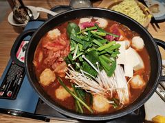 牛肉辣白菜虾丸锅-慢走(甜水园店)