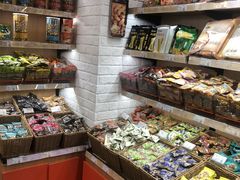 零售区-来伊份LYFEN(集庆门路店)