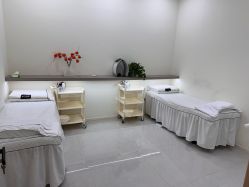 -苗方清颜专业祛痘·皮肤管理