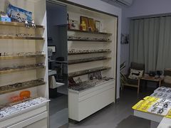 -视野联行眼镜·德国蔡司镜片·法国依视路·韩国凯米(温江店)