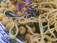 -渝之汇牛肉豌杂面