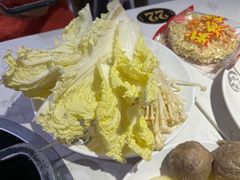-运气牛自助酱大骨火锅(南京东路店)