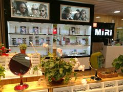 -MiRi眼镜连锁·蔡司·尼康控优点合作店(莘庄店)