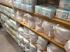 -名创优品(广州萝岗万达广场店)
