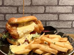 -layback cafe & bar