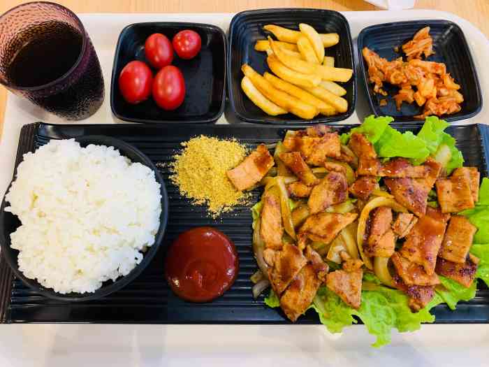 新玛特美食花园-"这个美食街是可以停留下来享受美食,休憩打.