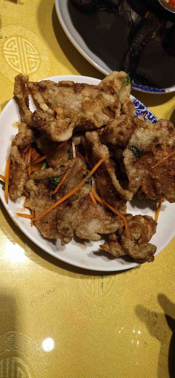 兴登堡饭店锅包肉一绝-"据说是本地一流的锅包肉一行六人来到店里.