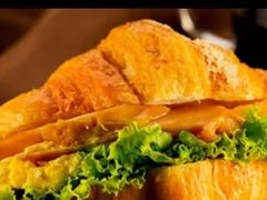 蛋香鸡肉可颂-星巴克臻选(上海淮海百盛购物中心店)
