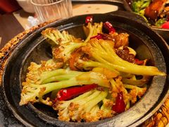 虾酱花菜小炒肉-来龙里 精致 东南亚餐室(万象城店)