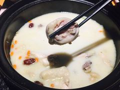 -洪氏嗨捞·广东猪肚鸡·椰子鸡火锅(西咸万象城店)
