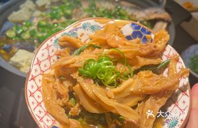 Sichuan-style Spicy and Numbing Duck Feet