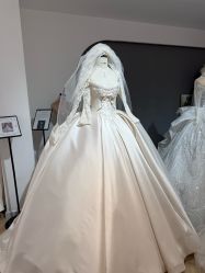 -予白婚纱礼服馆