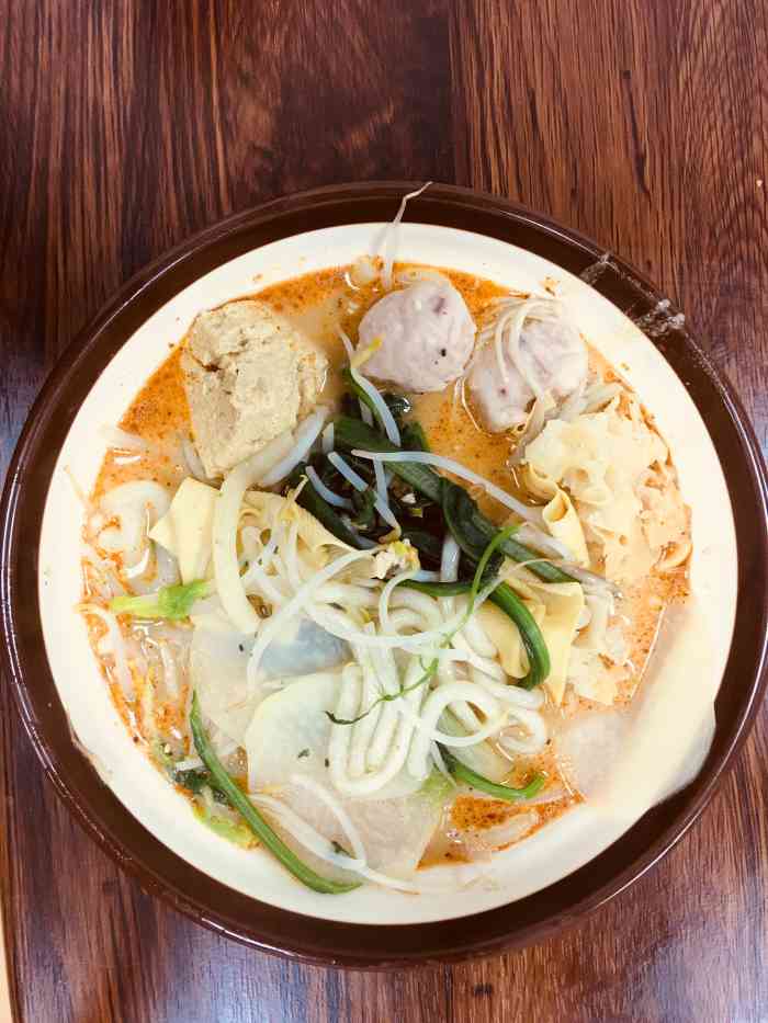 何国福麻辣烫(华冠购物中心店)-"中午和朋友陪她们家侄子玩到现在,不
