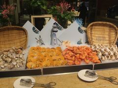 -大中华希尔顿酒店-念自助餐·嗨啤·小龙虾
