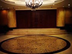 -深圳富苑皇冠假日套房酒店