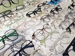 -宏宇眼镜蔡司依视路折扣店(兆佳眼镜城店)