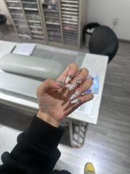 -Yue color 悦彩美甲美睫工作室