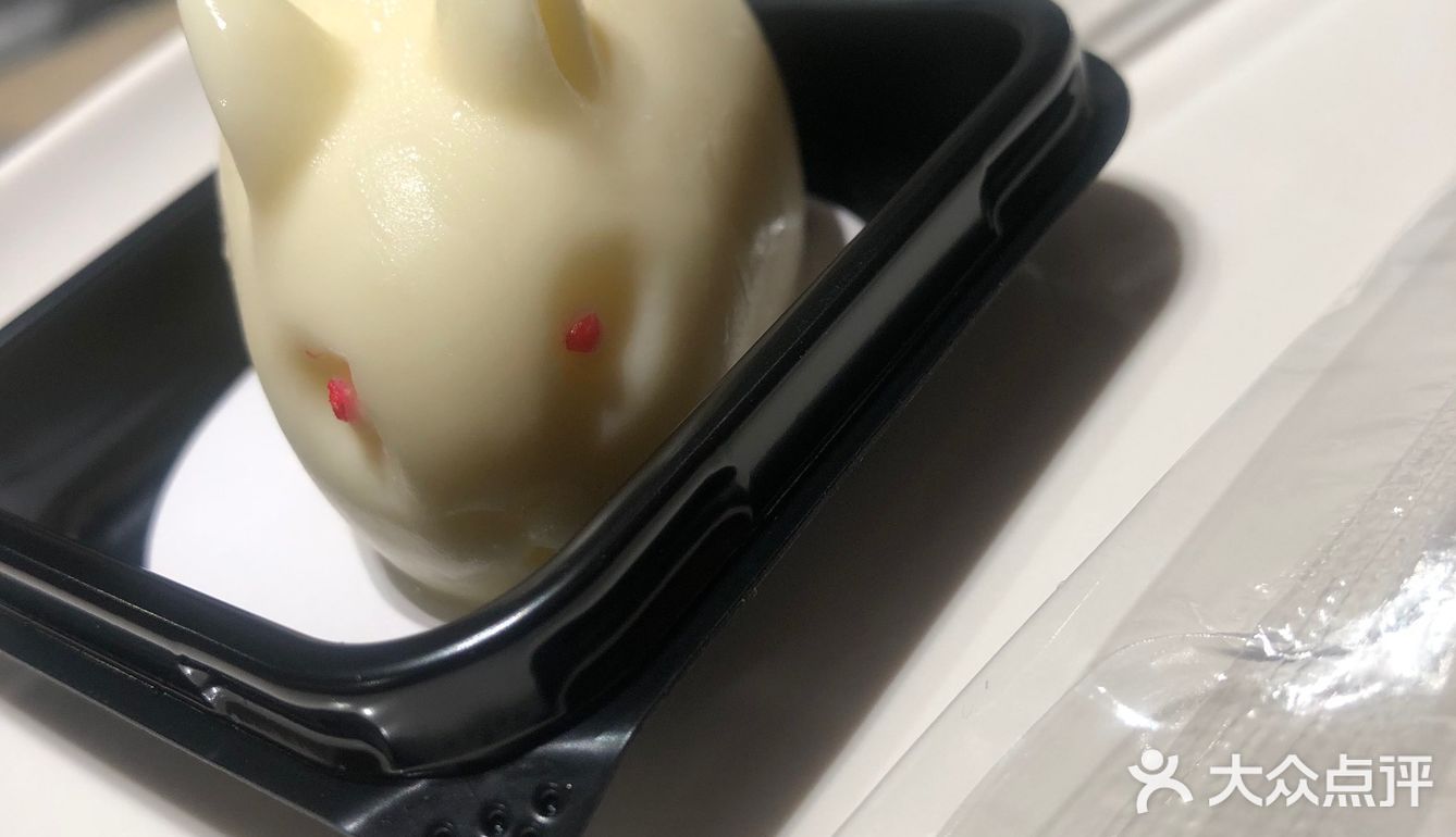 一顿饭服务员能过来不下20次，我真的是很无奈