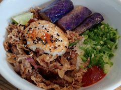 beef&nbsp;sriracha&nbsp;don-Elephant Grounds(STARSTREET)