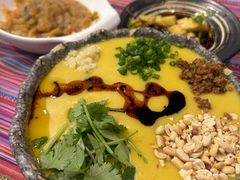 -香巴拉云南餐厅(华莱坞店)