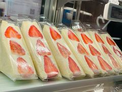 草莓三明治-Fruwich果明治(西单更新场店)