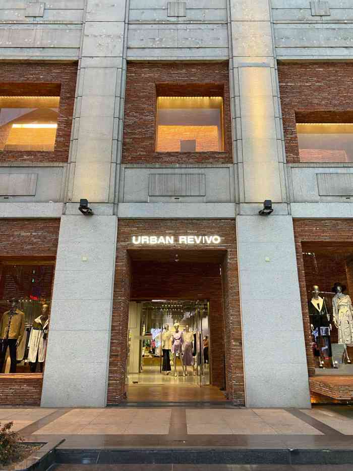 urban revivo(华狮广场店)-"这家店有两层,地方大,地理位置也好,就在.