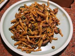 紫苏酸笋炒牛腱-桂小厨广西菜(桂林万象城店)