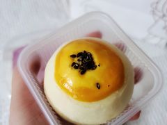 乌龙茶蛋黄酥-糖四角手工烘焙
