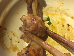 蛙哥虾妹-巴四老城区炭火蛙锅(张江店)