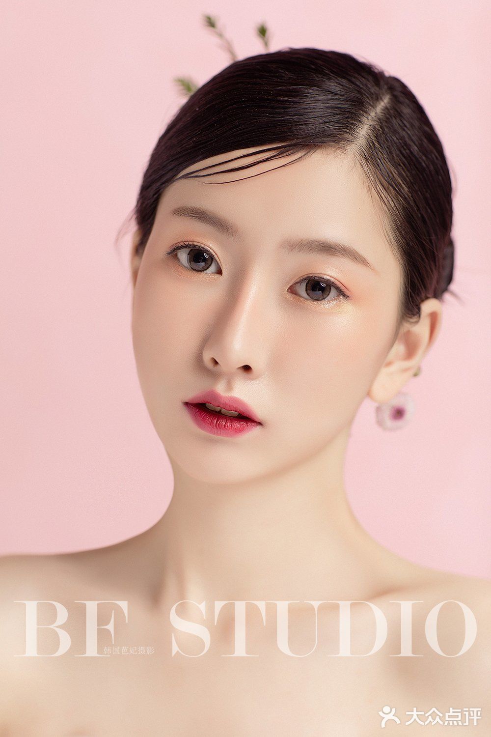 妆面造型温婉恬静新娘妆面韩式半披公主发型