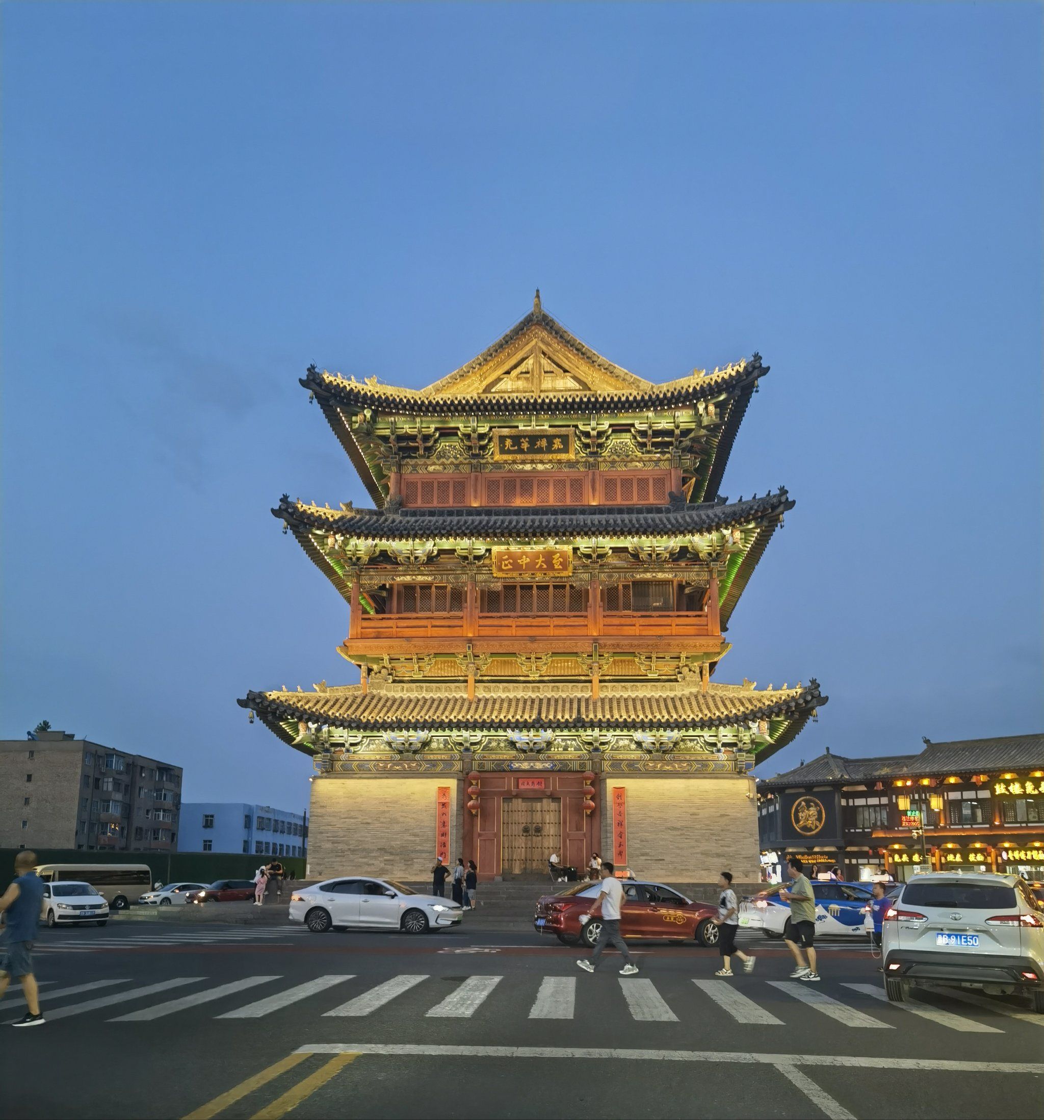 探索不夜城的另一面