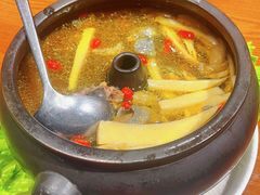 -老滇山寨•云南特色菜•地方菜•民族风情歌舞表演(金碧店)