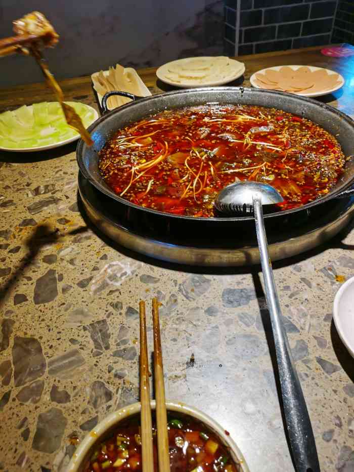 杨二扯鲜兔火锅(总店)-"走店铺面前过,阵阵香味弥漫着过来,很吸引.