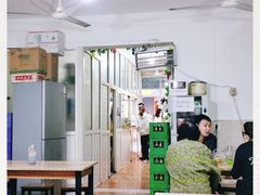 大堂-老字号杨坡红油米线腊汁肉夹馍(东四道巷店)